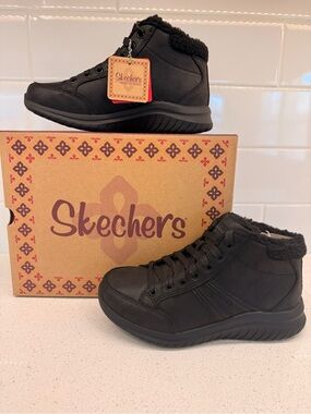 SKETCHERS Women’s Ultra Flex 2.0 Everyday Crush Black Faux-Fur Ankle Sneakers